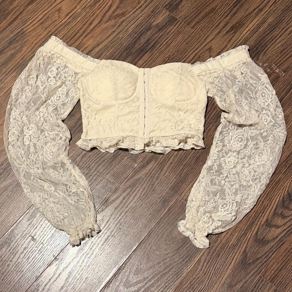 HOT TOPIC Thorn & Fable Cream LACE cropped Top
